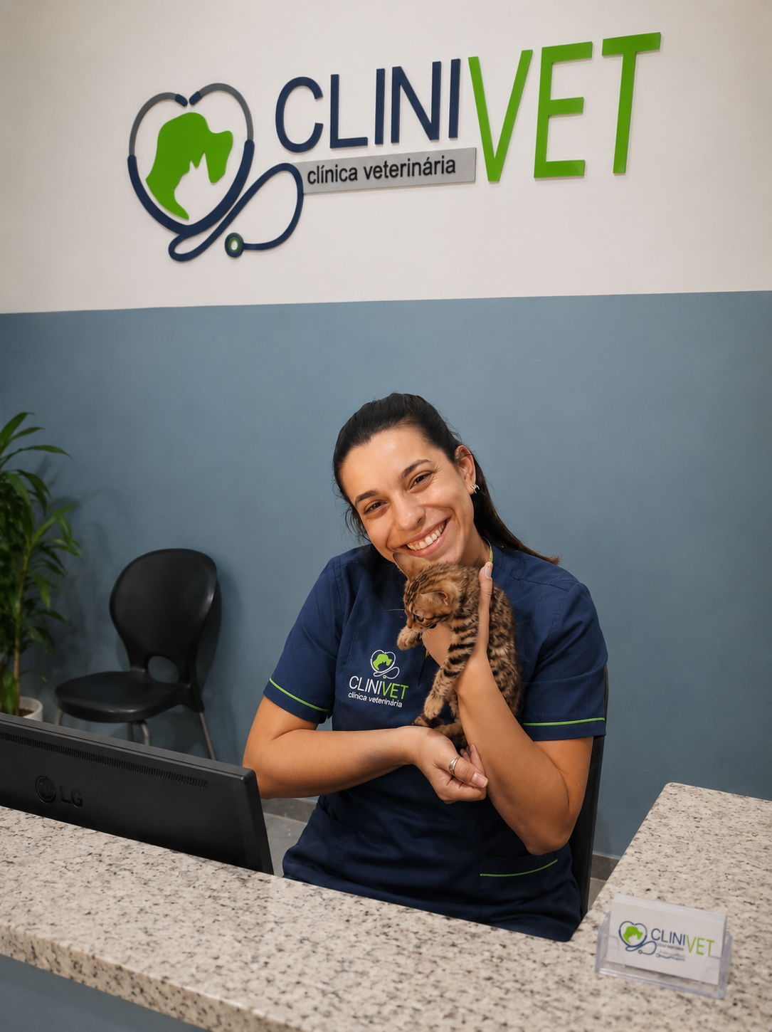 Recepção da Clinivet Contagem com atendente e paciente